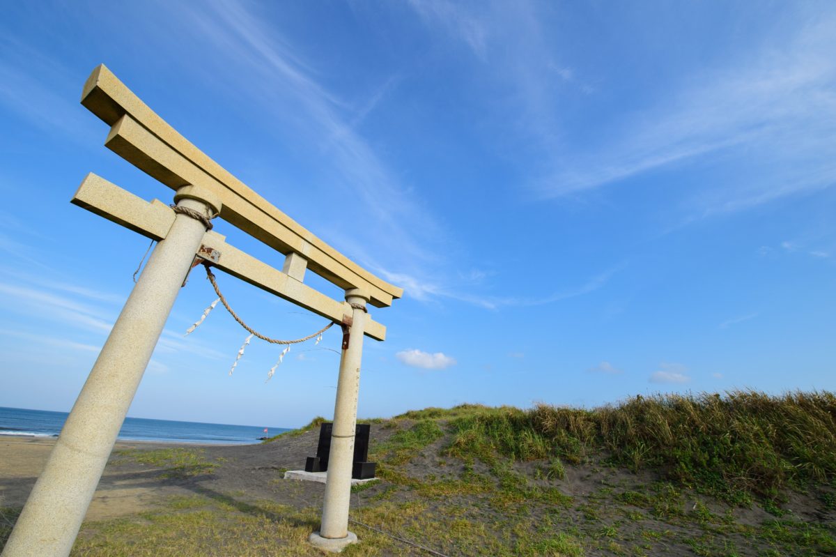 Torii gate at Tsurigasaki beach